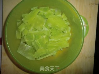 麻辣青笋木耳的做法步骤：2