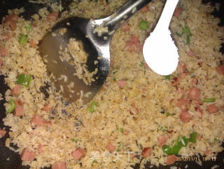 金包银火腿肠炒饭的做法步骤：9