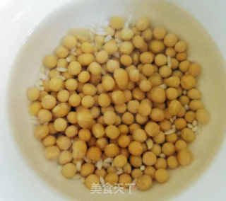 豆浆萝卜红烧肉的做法步骤：1