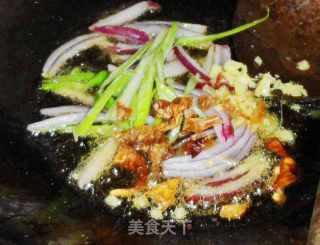辣椒鱿鱼圈的做法步骤：5