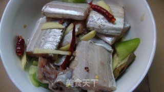 椒香带鱼的做法步骤：1