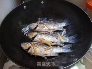 鲫鱼豆腐汤的做法步骤：4