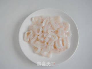 【清蒸鱿鱼圈】---  简单的方法制作营养的美味的做法步骤：2
