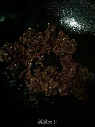 香芹炒牛肉的做法步骤：4