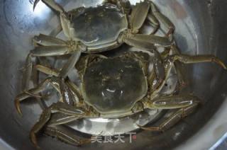 水煮大闸蟹的做法步骤：1