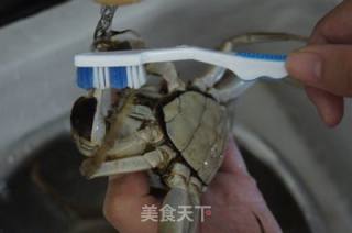 水煮大闸蟹的做法步骤：2