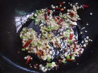 酸菜烧鲫鱼的做法步骤：6