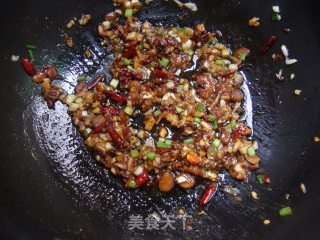 酸菜烧鲫鱼的做法步骤：7