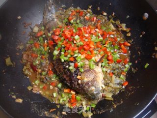 酸菜烧鲫鱼的做法步骤：10