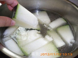 冬瓜排骨汤的做法步骤：3