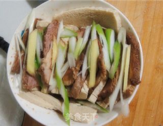 农家扣肉的做法步骤：3