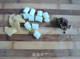貌丑味浓的懒人菜——电饭煲四季豆焖肉的做法步骤：2