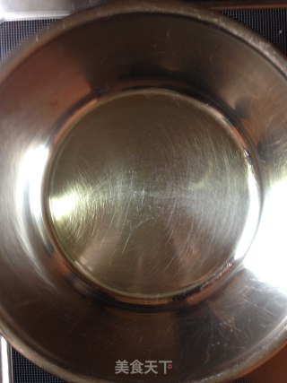 自製奶油白醬－－冬天裡的白雪飄香【傳統的奶白醬】減奶油新鮮嚐的做法步骤：5