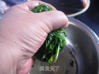 木耳拌芹菜叶的做法步骤：5