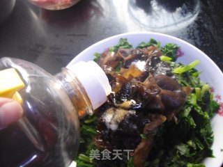 木耳拌芹菜叶的做法步骤：7