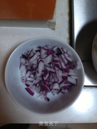 鱼香骨肉相连蛋炒饭的做法步骤：2