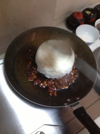 鱼香骨肉相连蛋炒饭的做法步骤：6