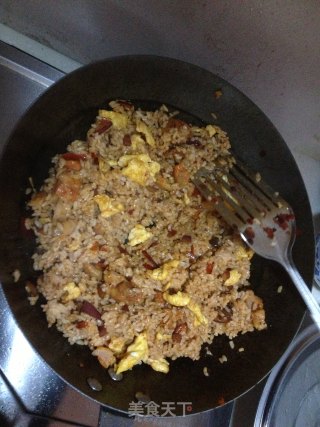 鱼香骨肉相连蛋炒饭的做法步骤：8