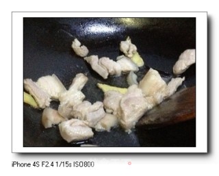 白菜五花肉炖粉丝的做法步骤：2