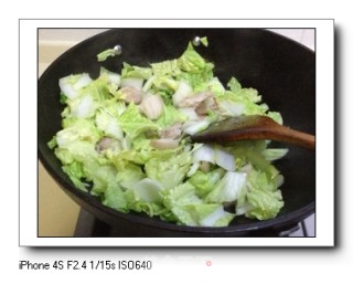 白菜五花肉炖粉丝的做法步骤：3