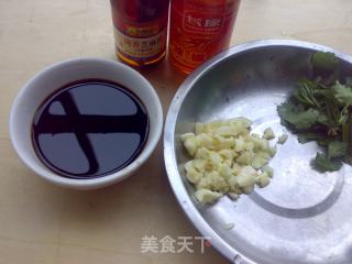 蒜香陈醋拍青瓜的做法步骤：2