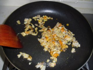 豆渣炒蟹粉的做法步骤：5