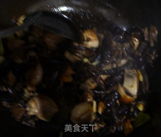 老鸭炖臻蘑粉的做法步骤：6