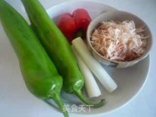 虾皮青椒的做法步骤：1