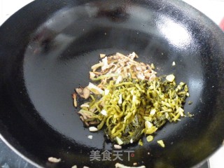 百吃不厌------雪菜肉丝面的做法步骤：7