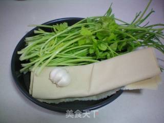芹菜炒千张的做法步骤：1
