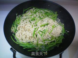 芹菜炒千张的做法步骤：12