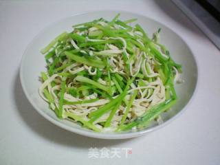 芹菜炒千张的做法步骤：13