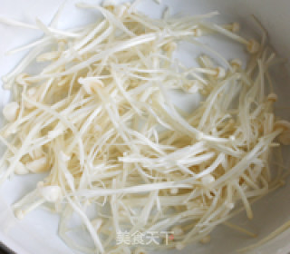 金针油菜鸭腿面的做法步骤：4