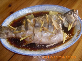 清蒸鲈鱼的做法步骤：4
