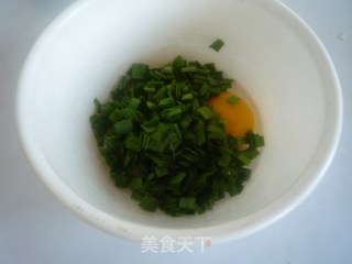 韭香炒馒头的做法步骤：3
