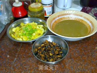 咖喱香菇土豆鸡的做法步骤：2