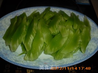 青笋炒蛋的做法步骤：3
