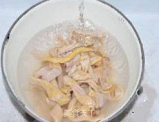 鸭肠酸豆角的做法步骤：1