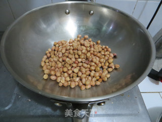 [香脆的盐炒花生米]-----好吃不油腻的做法步骤：2