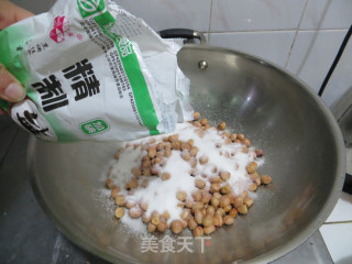 [香脆的盐炒花生米]-----好吃不油腻的做法步骤：3