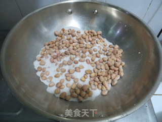 [香脆的盐炒花生米]-----好吃不油腻的做法步骤：5