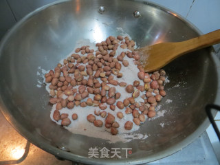 [香脆的盐炒花生米]-----好吃不油腻的做法步骤：6