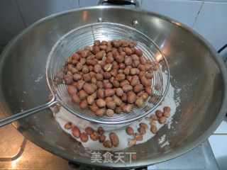 [香脆的盐炒花生米]-----好吃不油腻的做法步骤：7