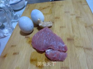 皮蛋瘦肉粥的做法步骤：1