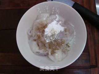 [潮汕经典风味酱]--双椒沙茶鱿鱼卷的做法步骤：3