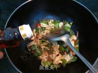 [潮汕经典风味酱]--双椒沙茶鱿鱼卷的做法步骤：8