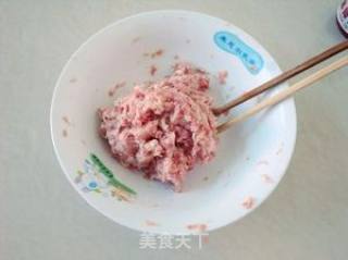 瘦肉木耳丸子的做法步骤：1