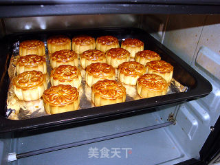 广式月饼的做法步骤：15