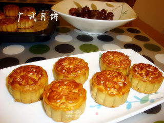 广式月饼的做法步骤：16