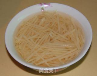 酸辣土豆丝的做法步骤：1